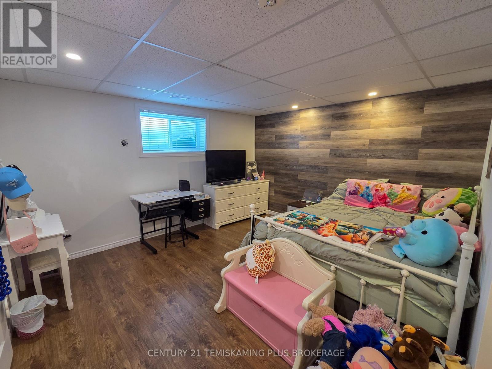 24 St. Joseph Boulevard, Timiskaming (Tim - Outside - Rural), ON