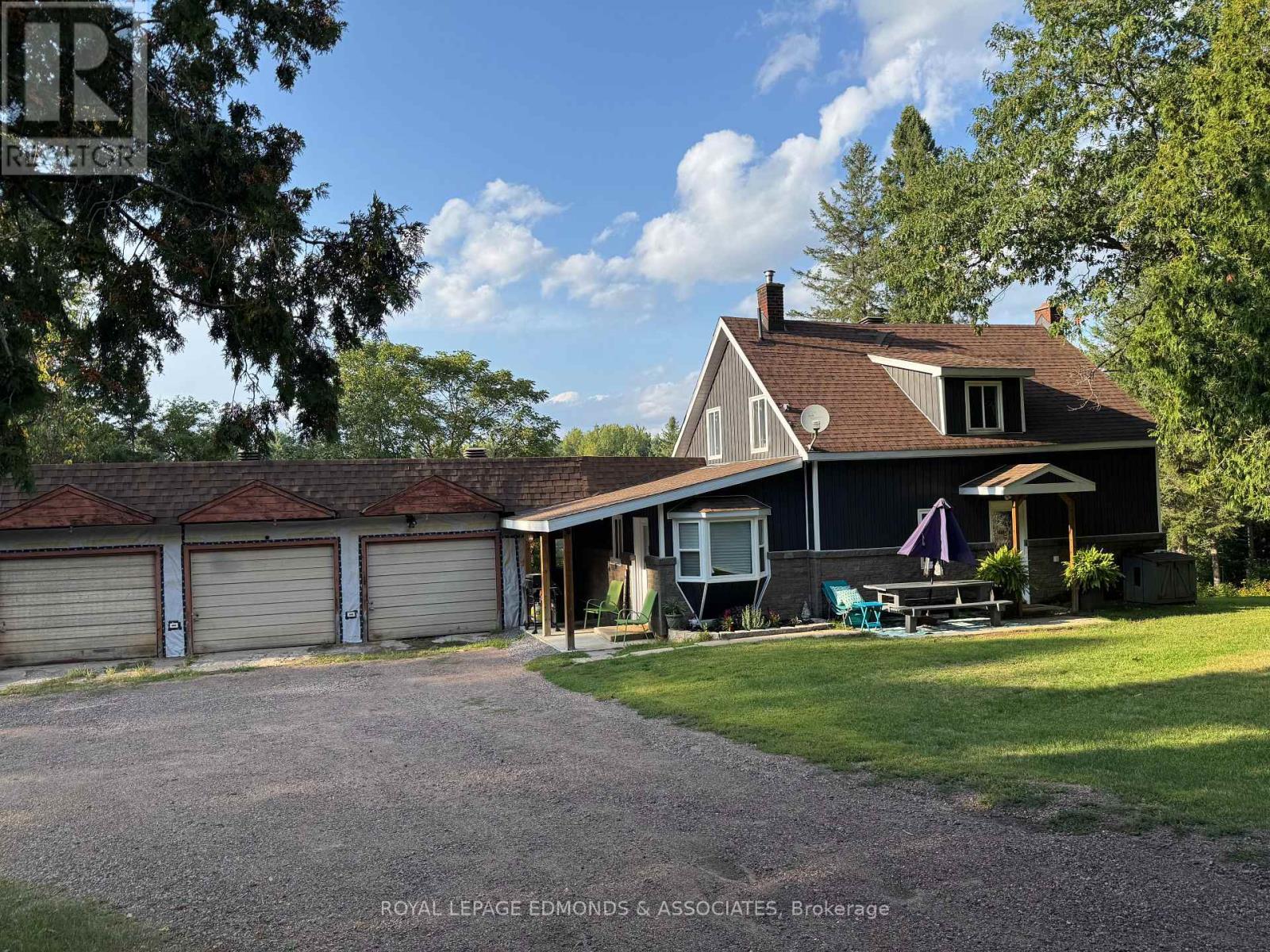 27 Stencells Road, Laurentian Valley, ON