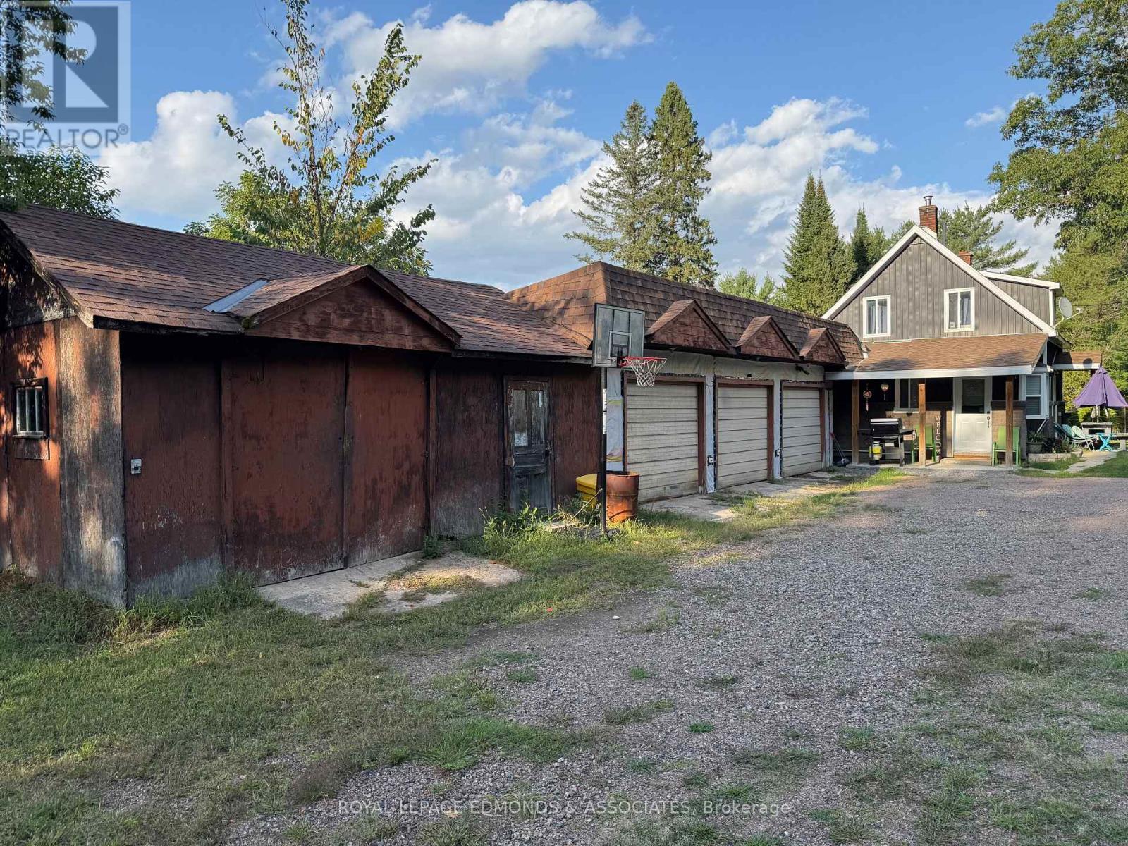 27 Stencells Road, Laurentian Valley, ON