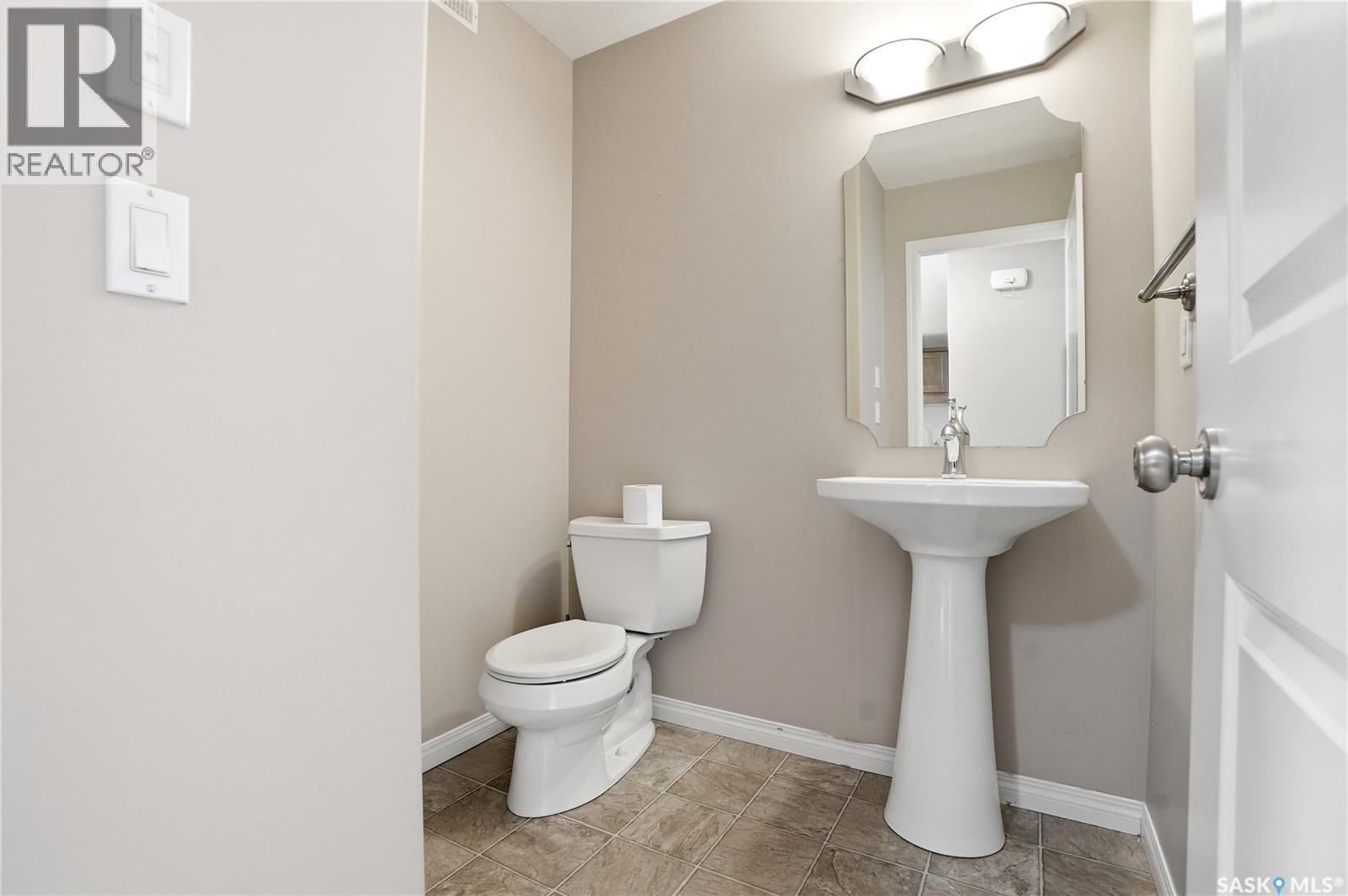2 547 East Hampton Boulevard, Saskatoon, SK