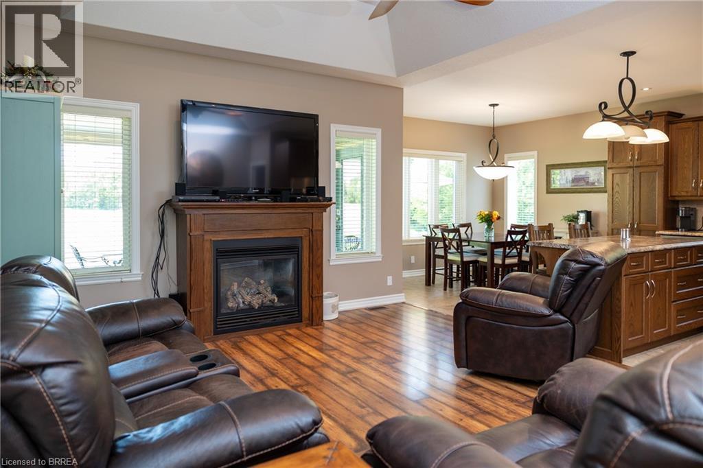 1827 Windham Road 3, Scotland, ON