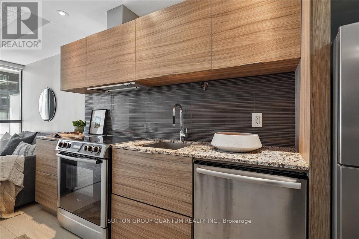 404 - 8 Charlotte Street, Toronto, ON - Indoor Photo Showing Kitchen With Stainless Steel Kitchen With Upgraded Kitchen