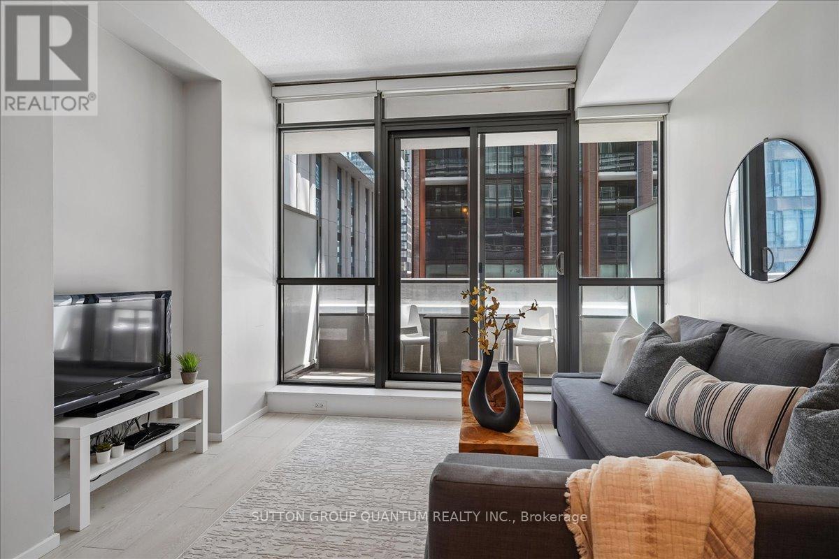 404 - 8 Charlotte Street, Toronto, ON - Indoor Photo Showing Living Room