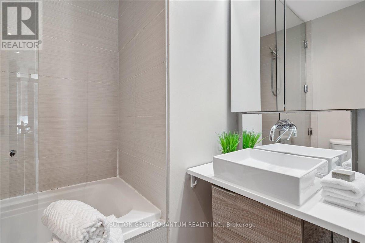 404 - 8 Charlotte Street, Toronto, ON - Indoor Photo Showing Bathroom