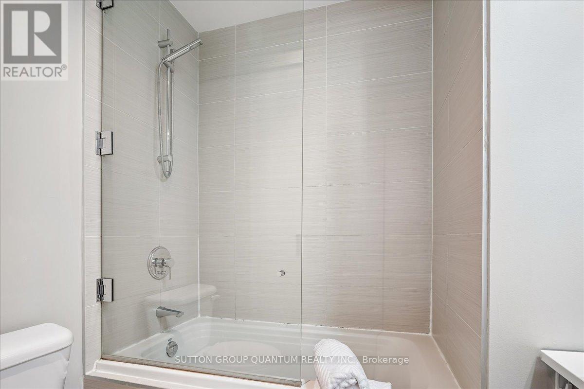 404 - 8 Charlotte Street, Toronto, ON - Indoor Photo Showing Bathroom