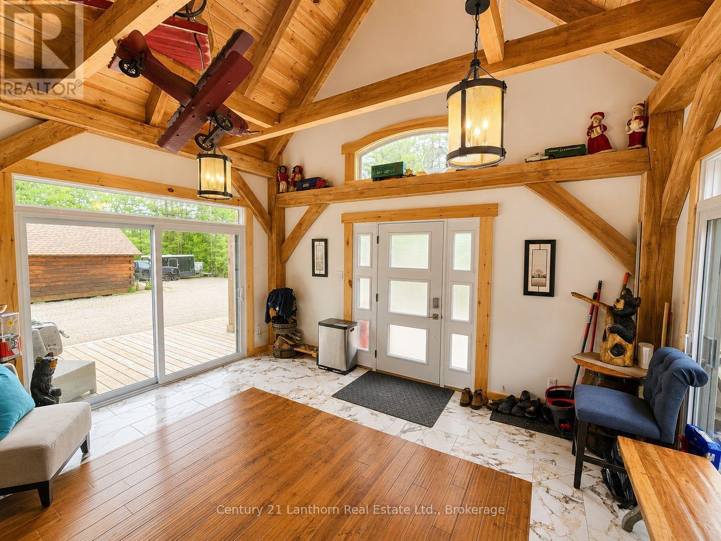 Foyer - 1045 Carnahan Lane, Frontenac (Frontenac Centre), ON