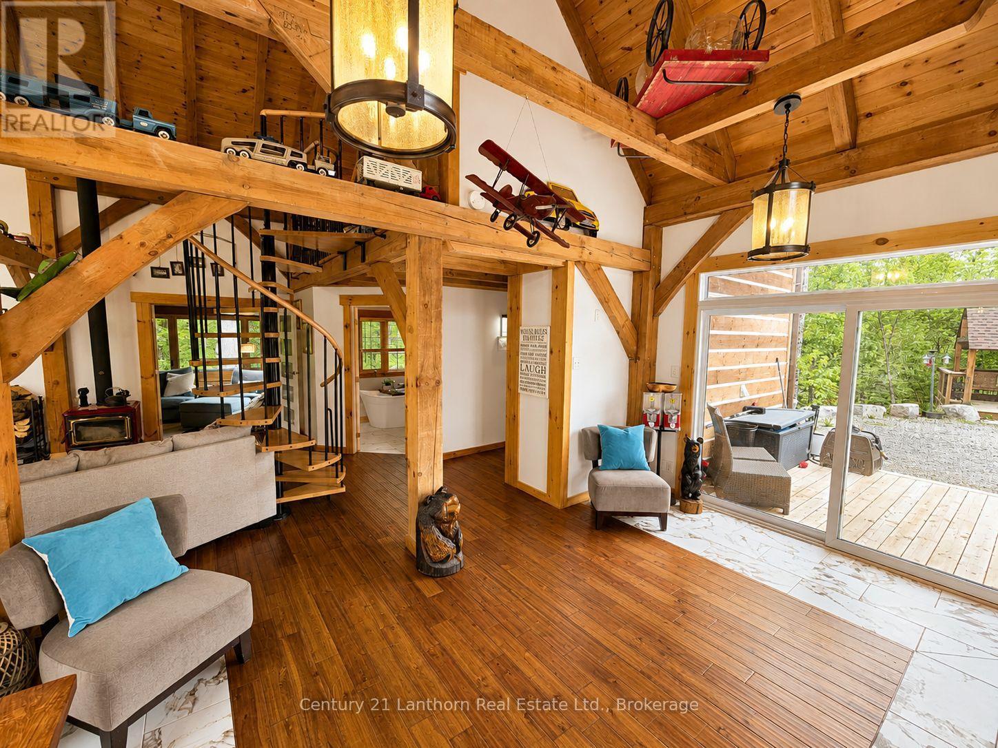 Foyer - 1045 Carnahan Lane, Frontenac (Frontenac Centre), ON