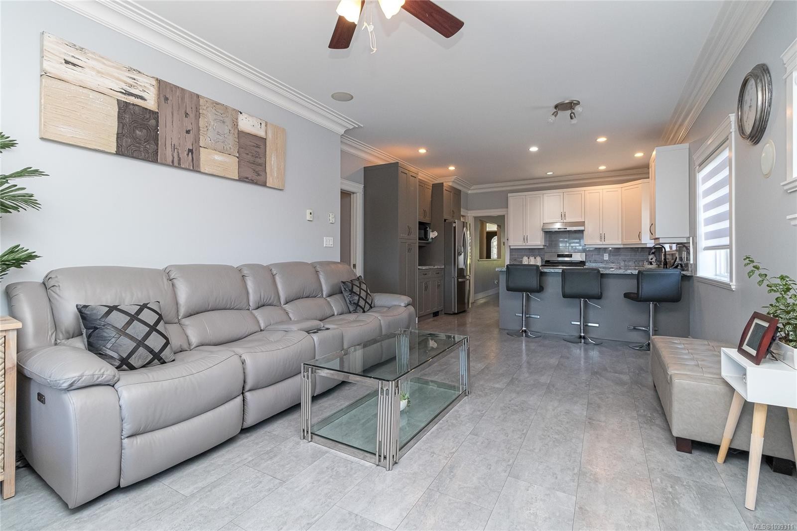 555 Leaside Ave, Saanich, BC