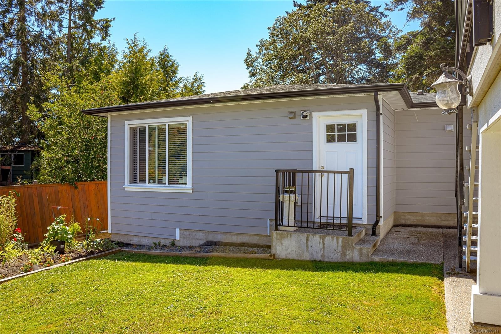 555 Leaside Ave, Saanich, BC