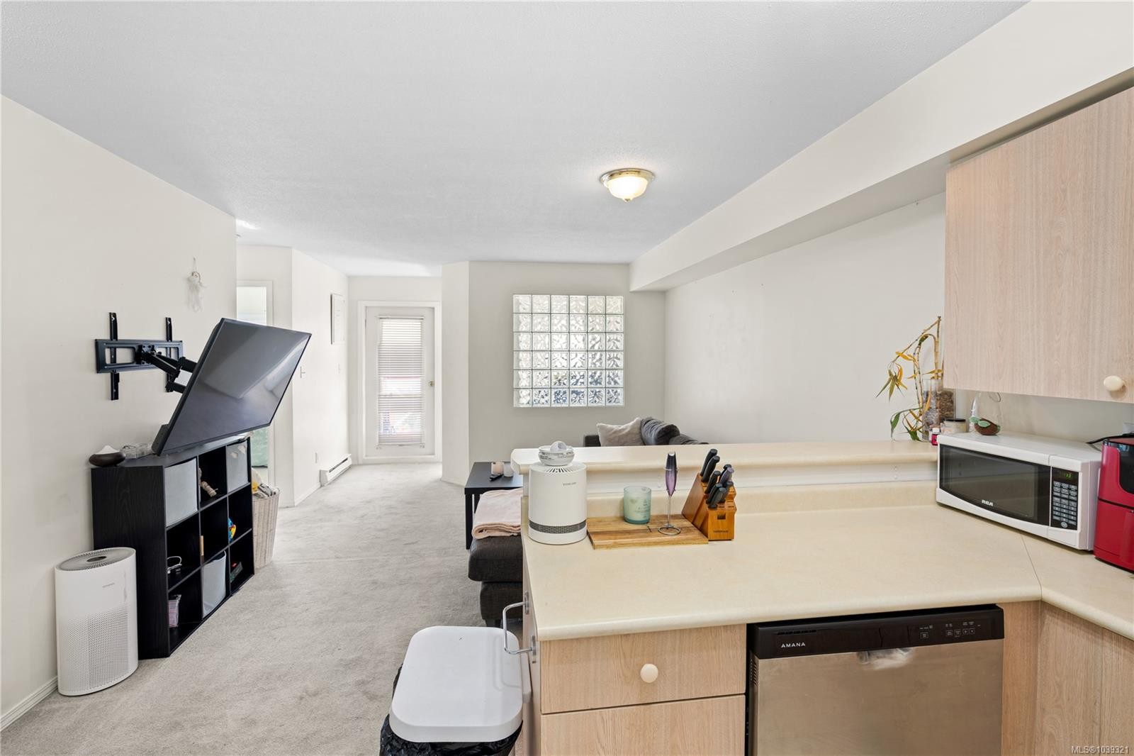#312-2560 Wark St, Victoria, BC
