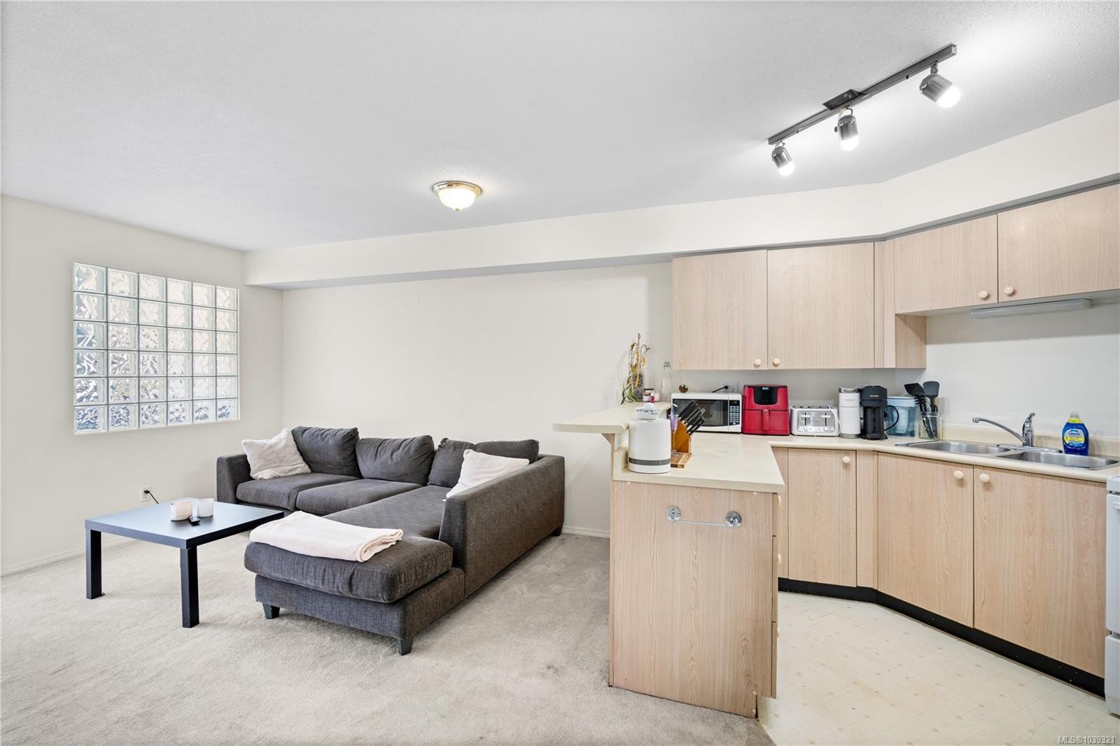 #312-2560 Wark St, Victoria, BC