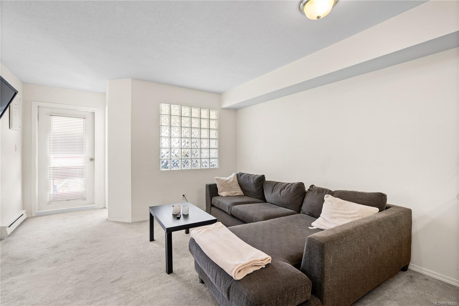 #312-2560 Wark St, Victoria, BC