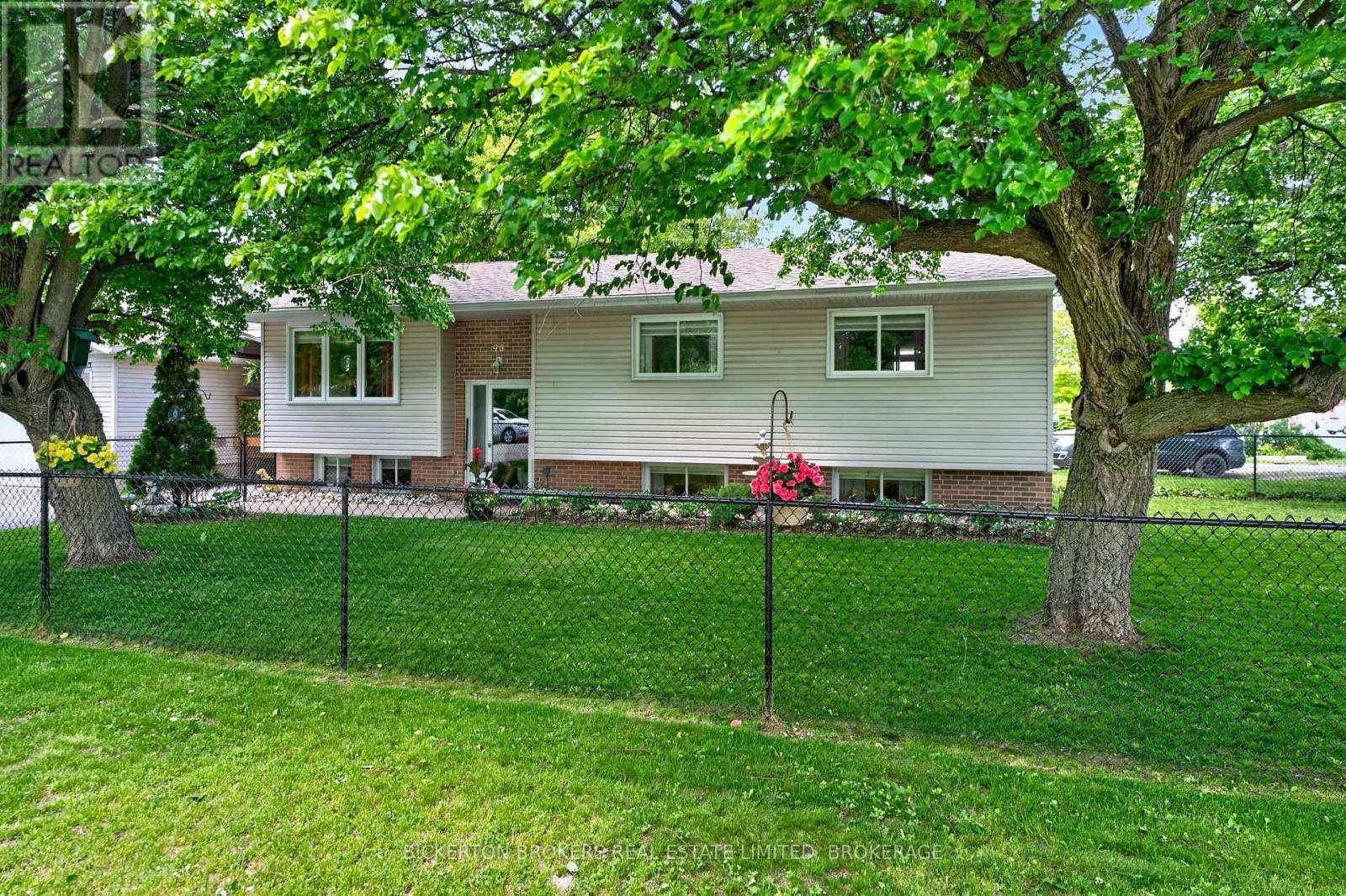 90 Ann Street, Gananoque, ON