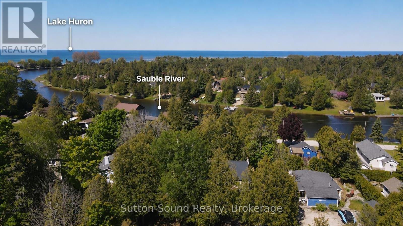 Deeded access to Sauble River with 11 Sarnia Ave. - 11 Sarnia Avenue, South Bruce Peninsula, ON