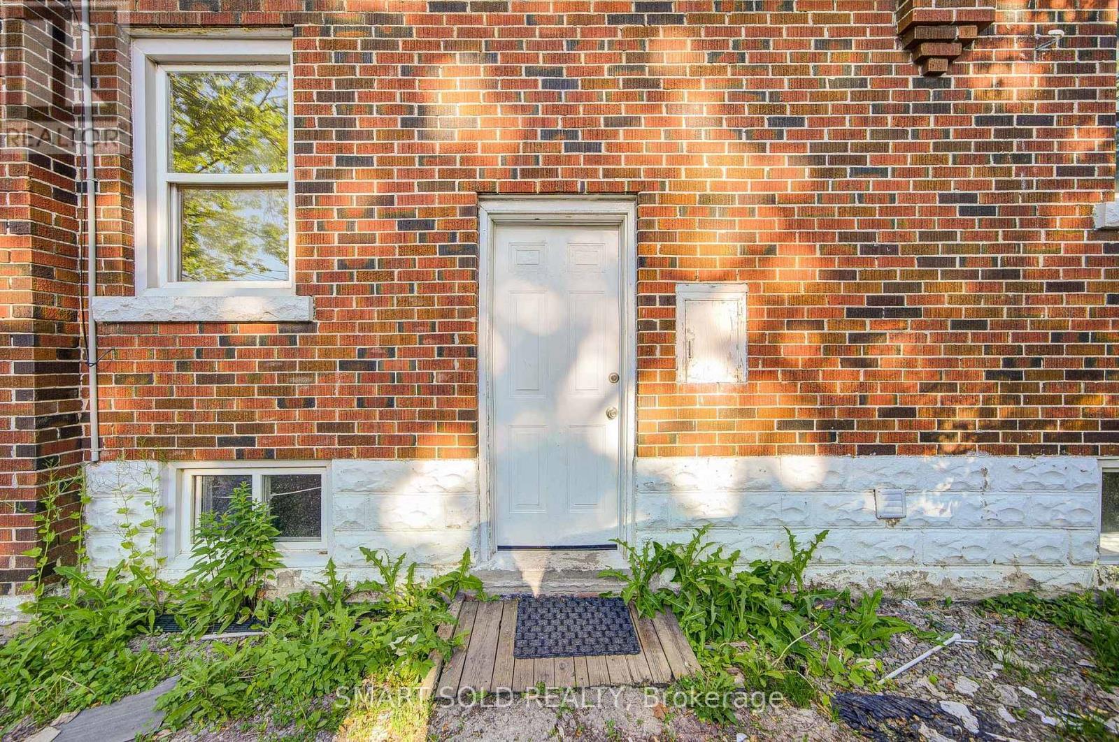 77 Fennell Avenue, Hamilton, ON