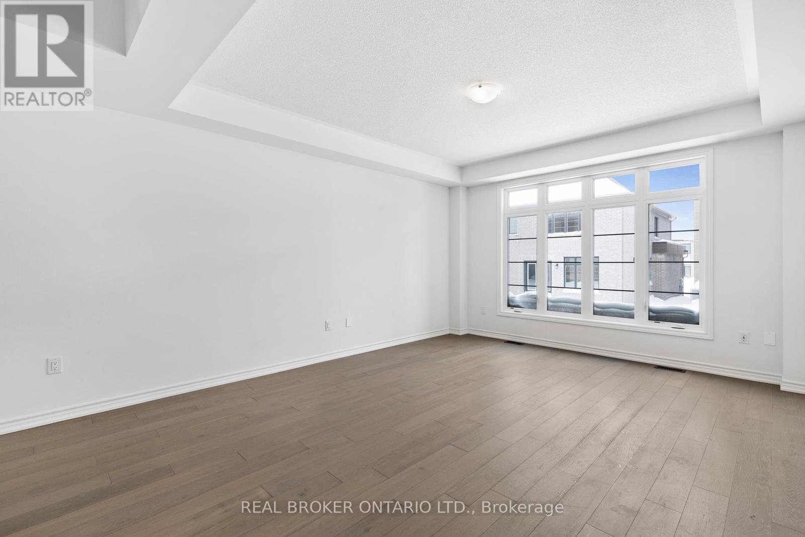 8 Daisy Street, Springwater, ON