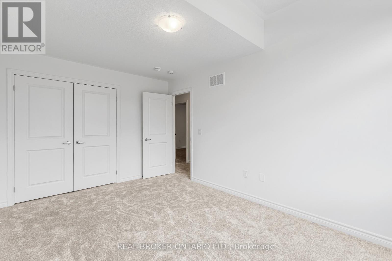8 Daisy Street, Springwater, ON