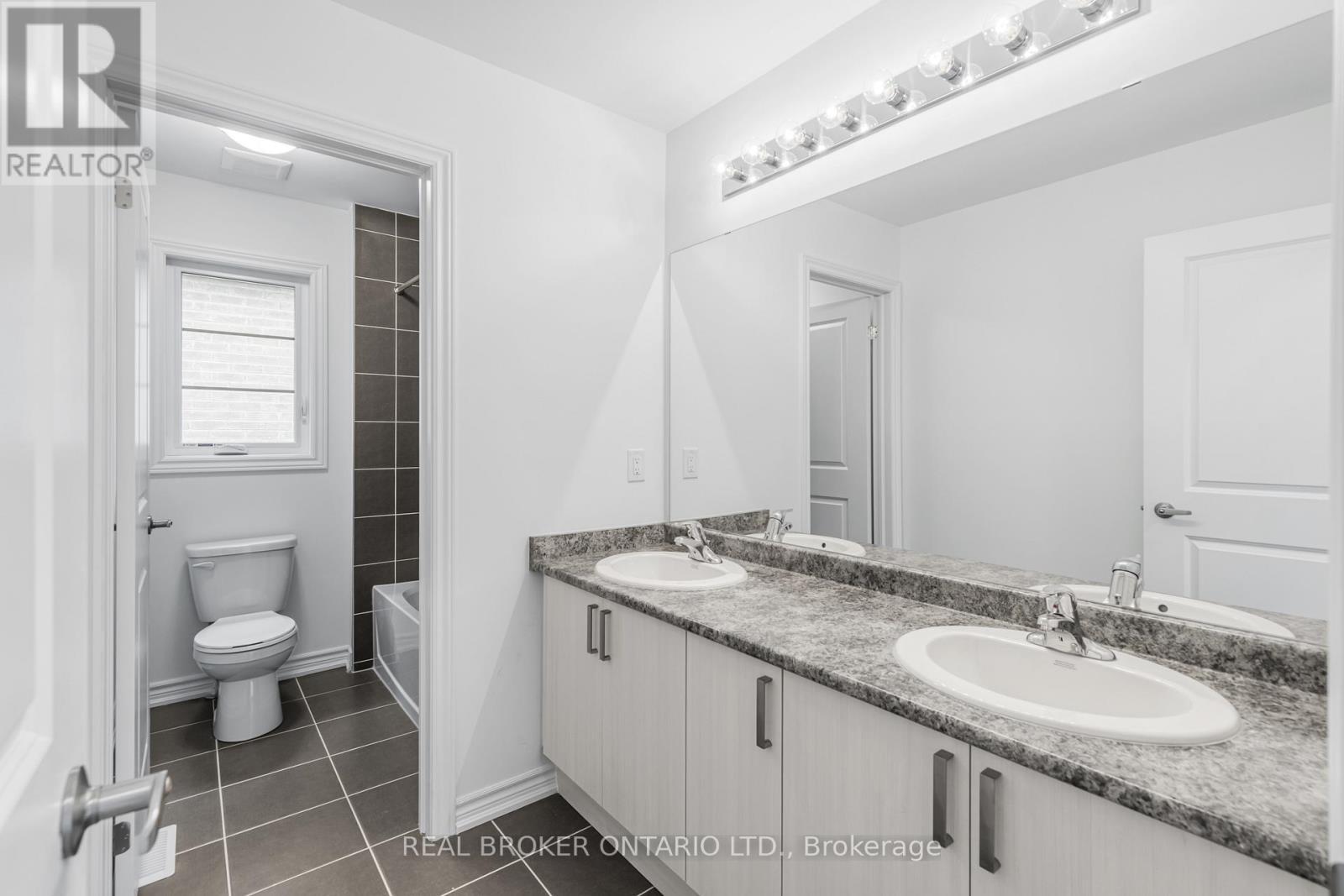 8 Daisy Street, Springwater, ON