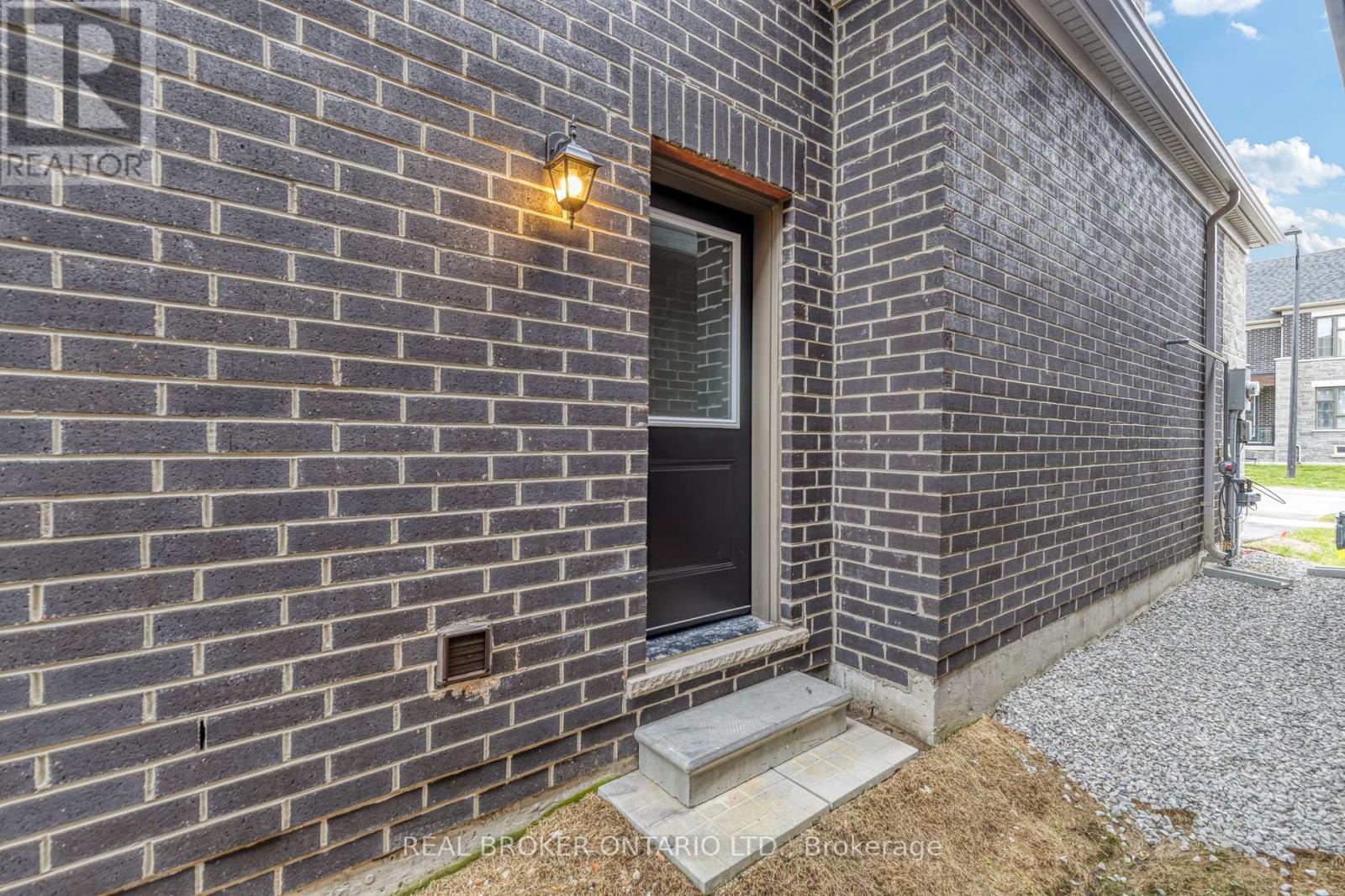 8 Daisy Street, Springwater, ON