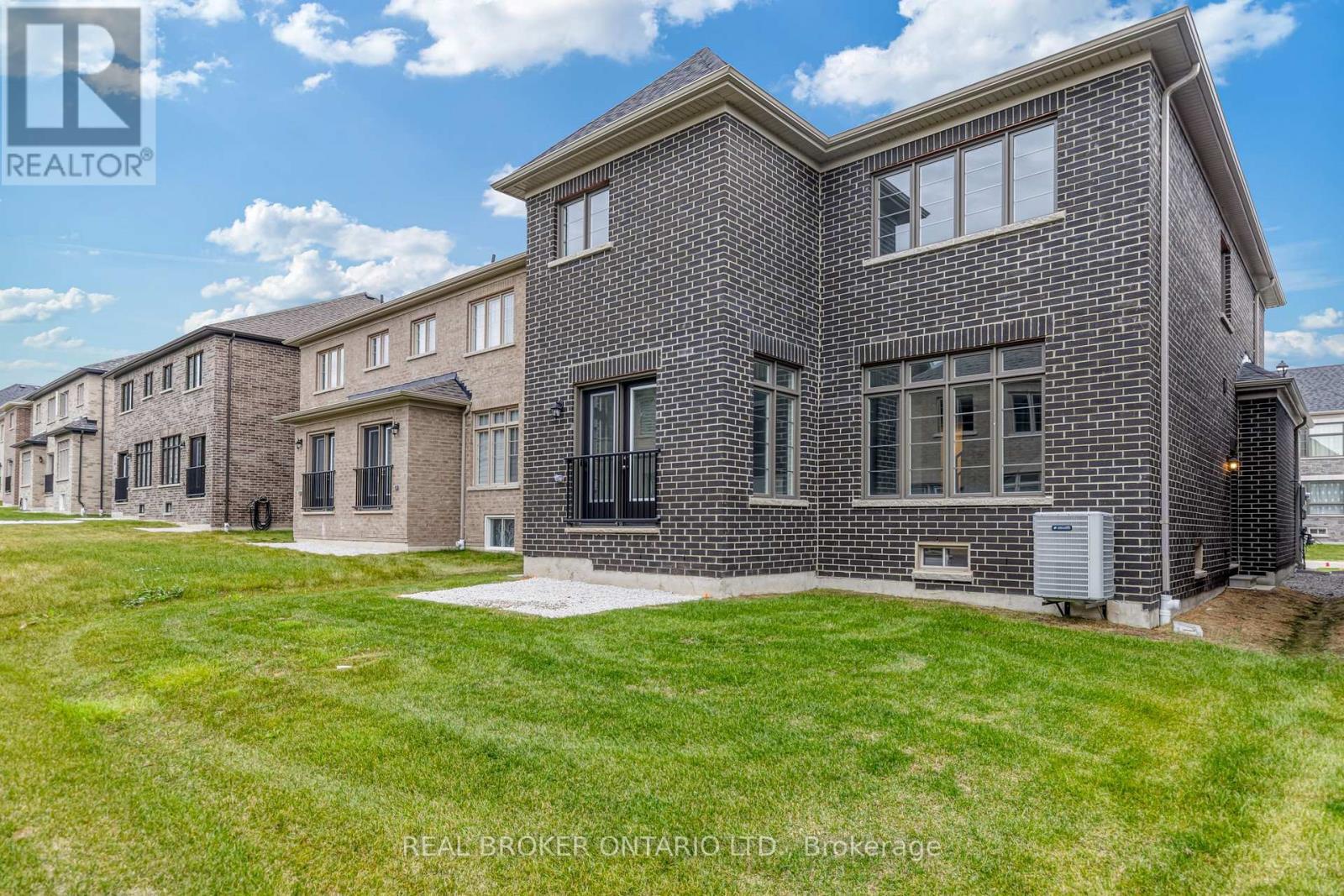 8 Daisy Street, Springwater, ON