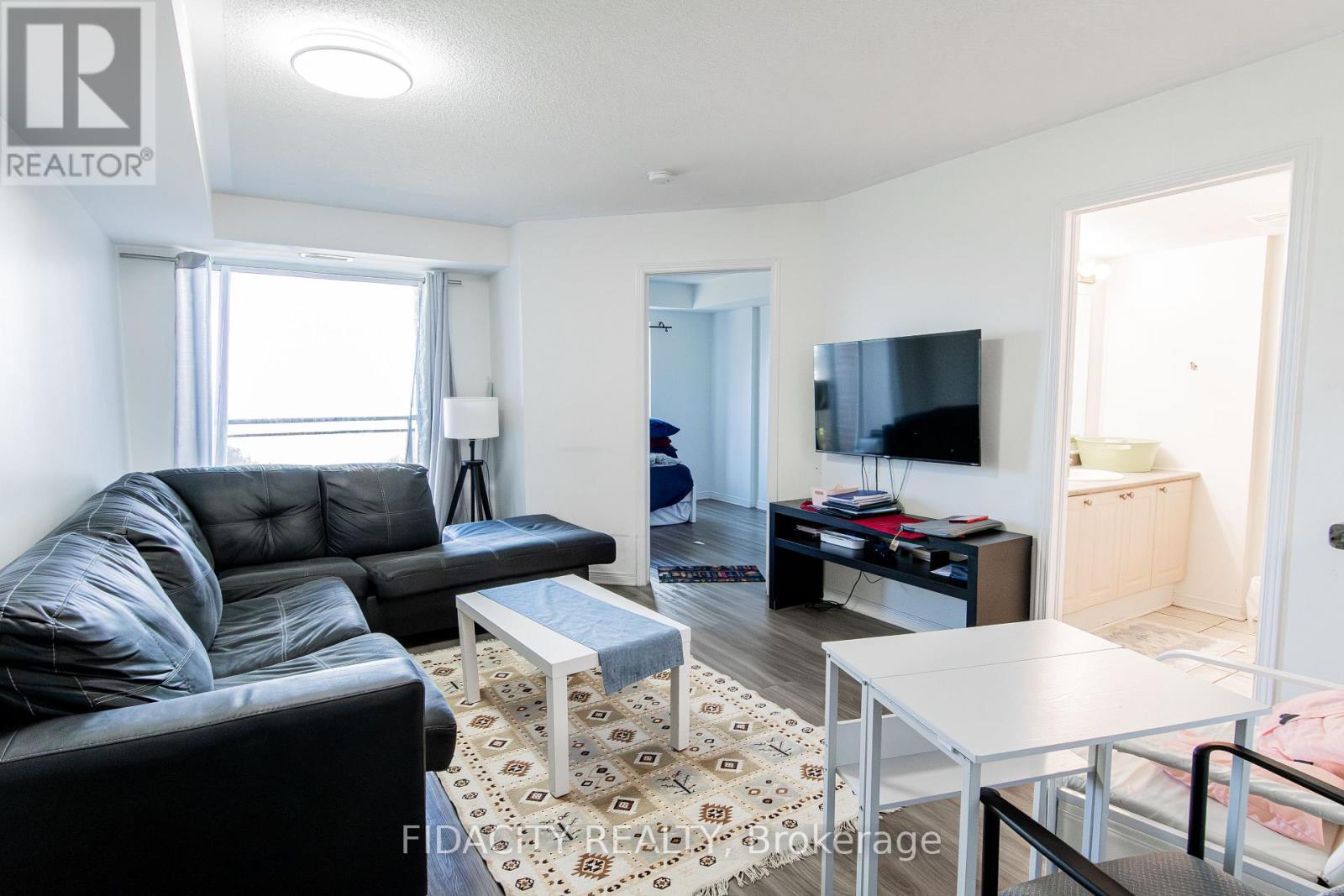 8A - 310 Central Park Drive, Ottawa, ON - Indoor Photo Showing Living Room