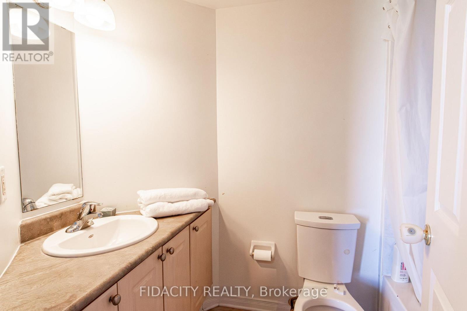 8A - 310 Central Park Drive, Ottawa, ON - Indoor Photo Showing Bathroom