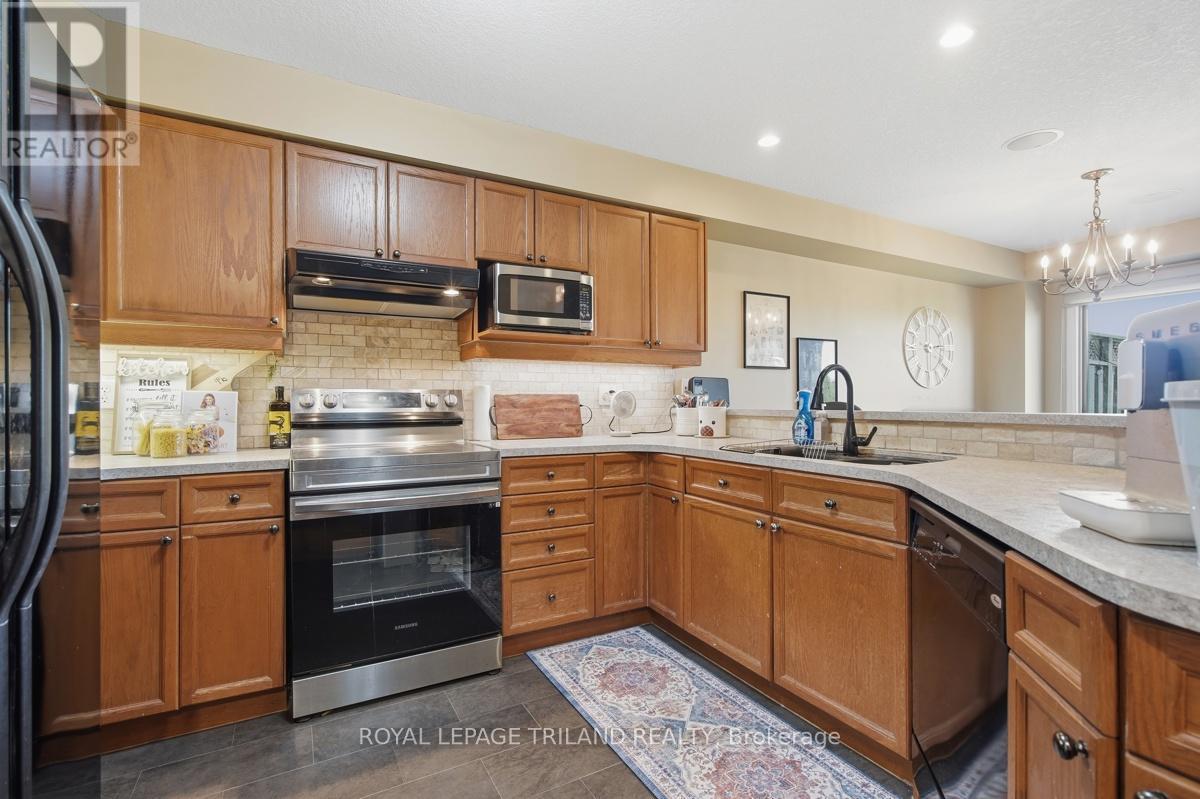 127 - 600 Hyde Park Road, London North (North O), ON - Indoor Photo Showing Kitchen