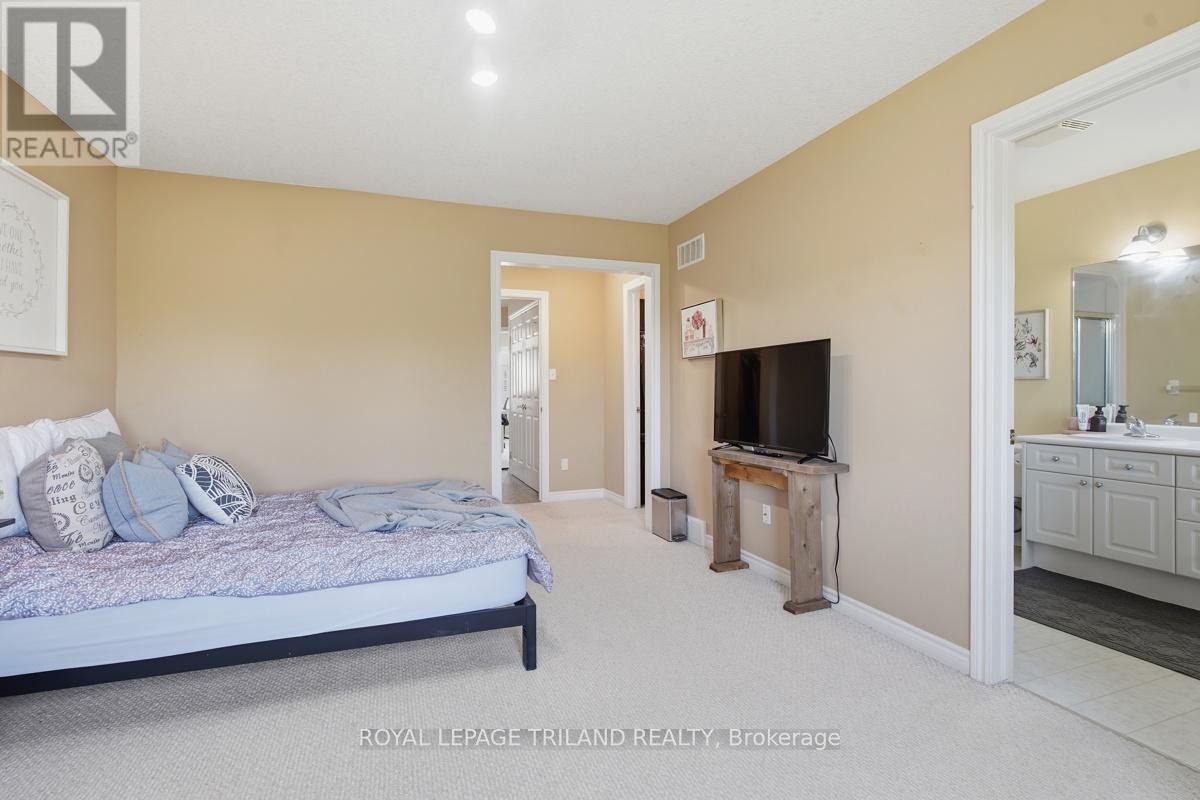 127 - 600 Hyde Park Road, London North (North O), ON - Indoor Photo Showing Bedroom