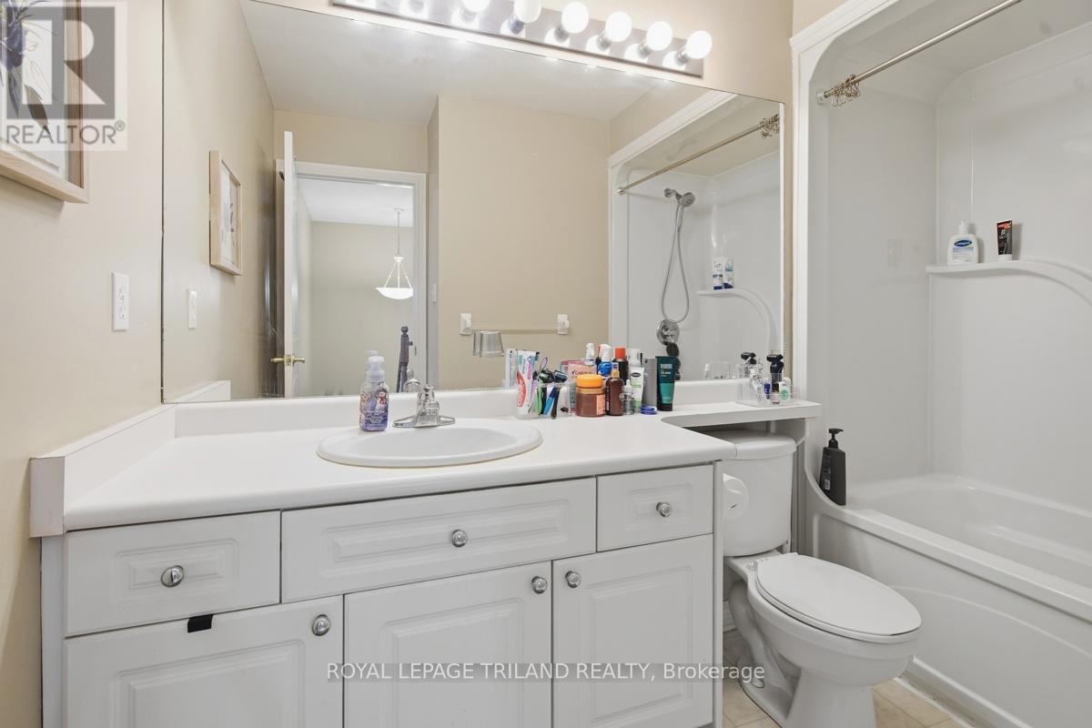 127 - 600 Hyde Park Road, London North (North O), ON - Indoor Photo Showing Bathroom