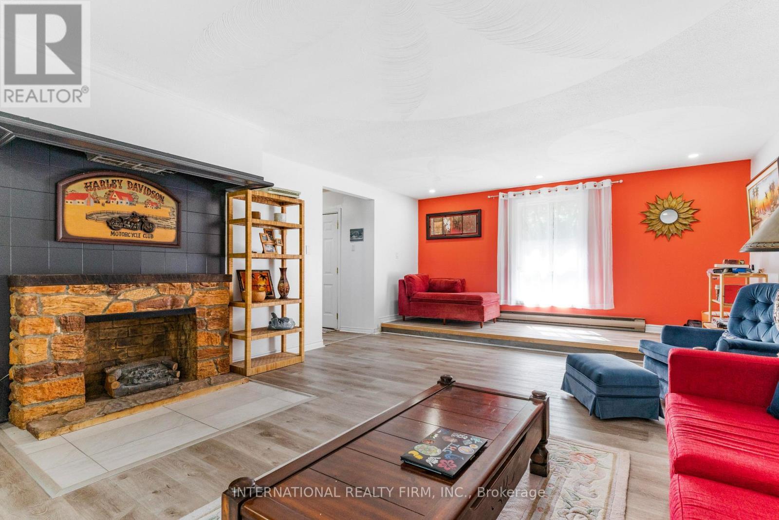 100 O'Reilly Lane, Kawartha Lakes, ON - Indoor Photo Showing Living Room With Fireplace