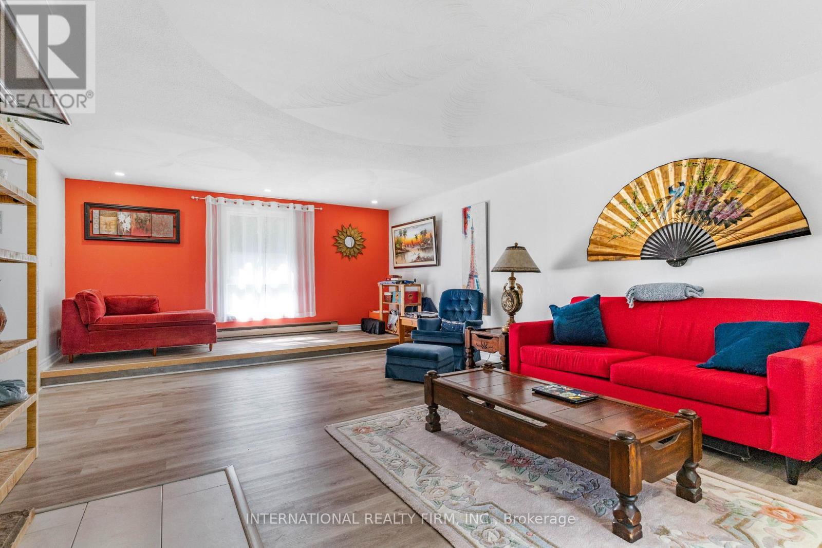 100 O'Reilly Lane, Kawartha Lakes, ON - Indoor Photo Showing Living Room