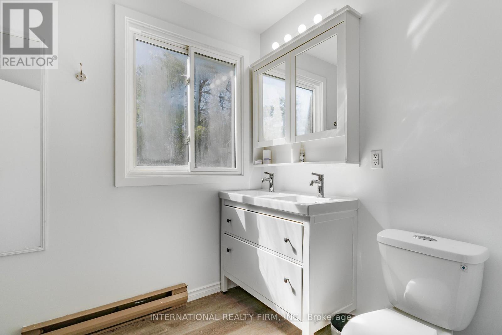 100 O'Reilly Lane, Kawartha Lakes, ON - Indoor Photo Showing Bathroom