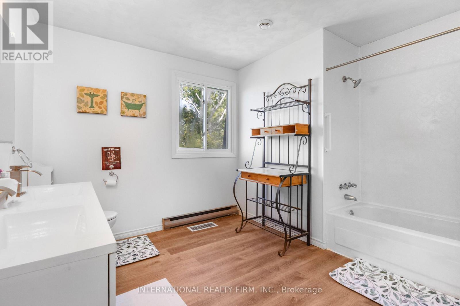 100 O'Reilly Lane, Kawartha Lakes, ON - Indoor Photo Showing Bathroom