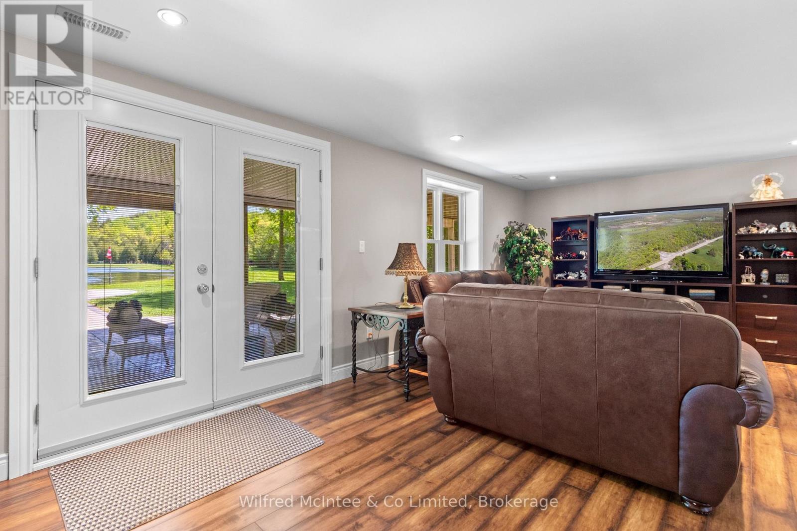 622829 Moto Park Road, Chatsworth, ON - Indoor Photo Showing Living Room