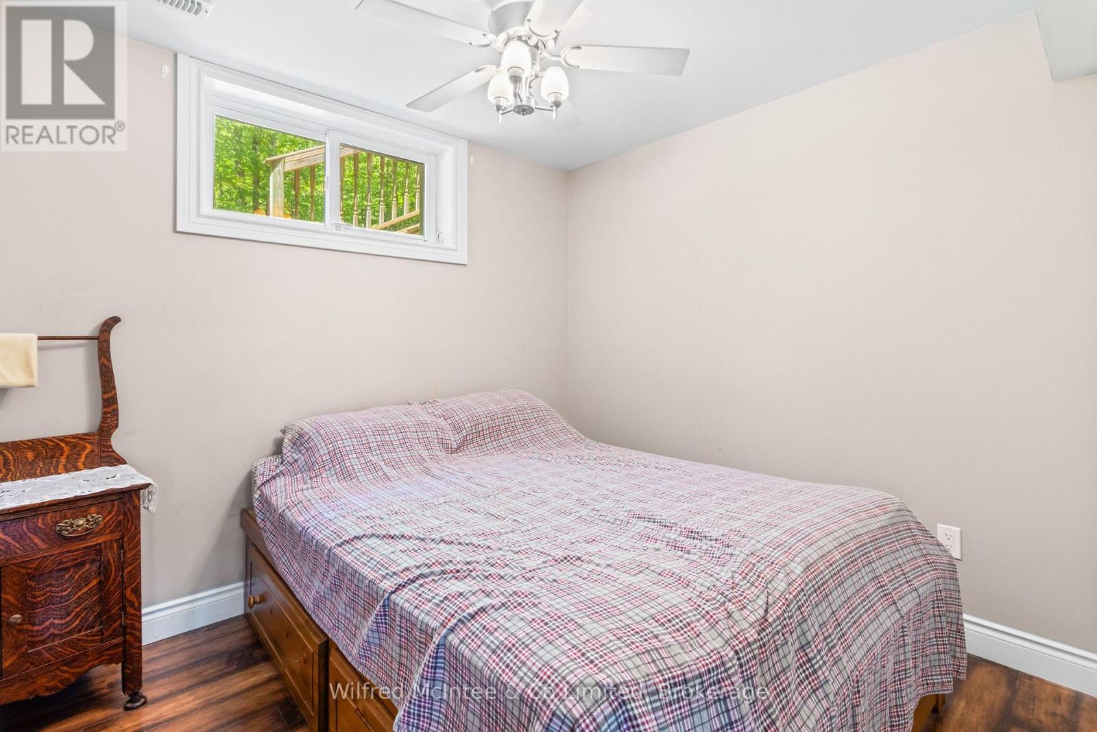 622829 Moto Park Road, Chatsworth, ON - Indoor Photo Showing Bedroom