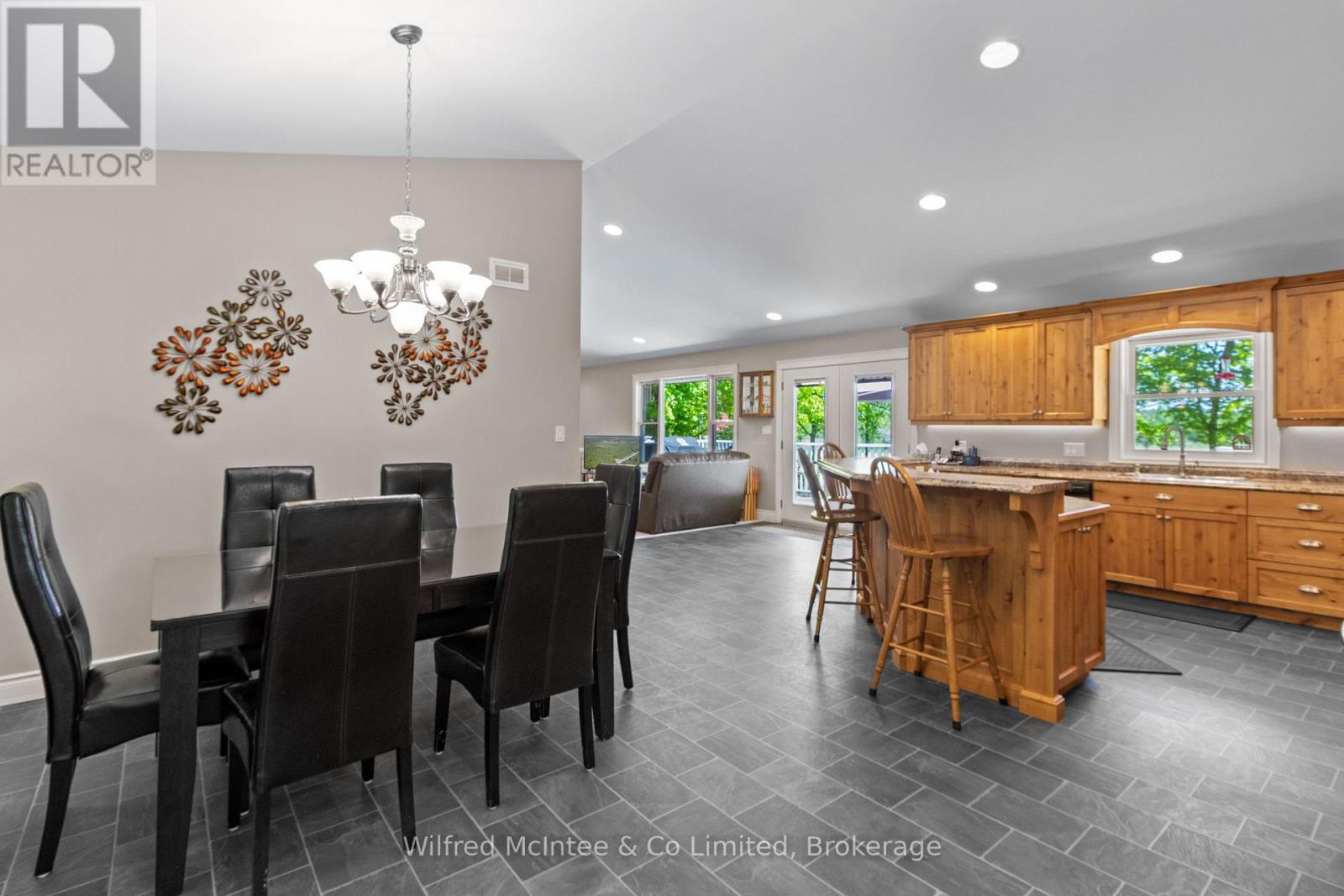 622829 Moto Park Road, Chatsworth, ON - Indoor Photo Showing Dining Room