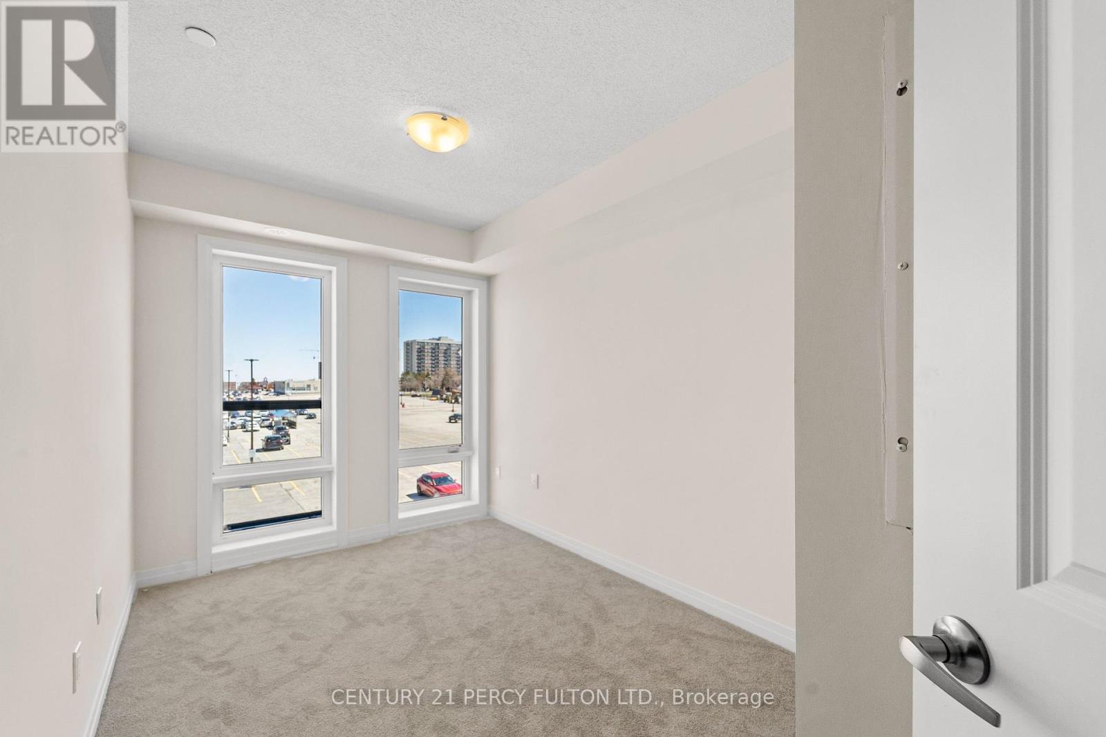 15 - 10 Liben Way E, Toronto, ON - Indoor Photo Showing Other Room