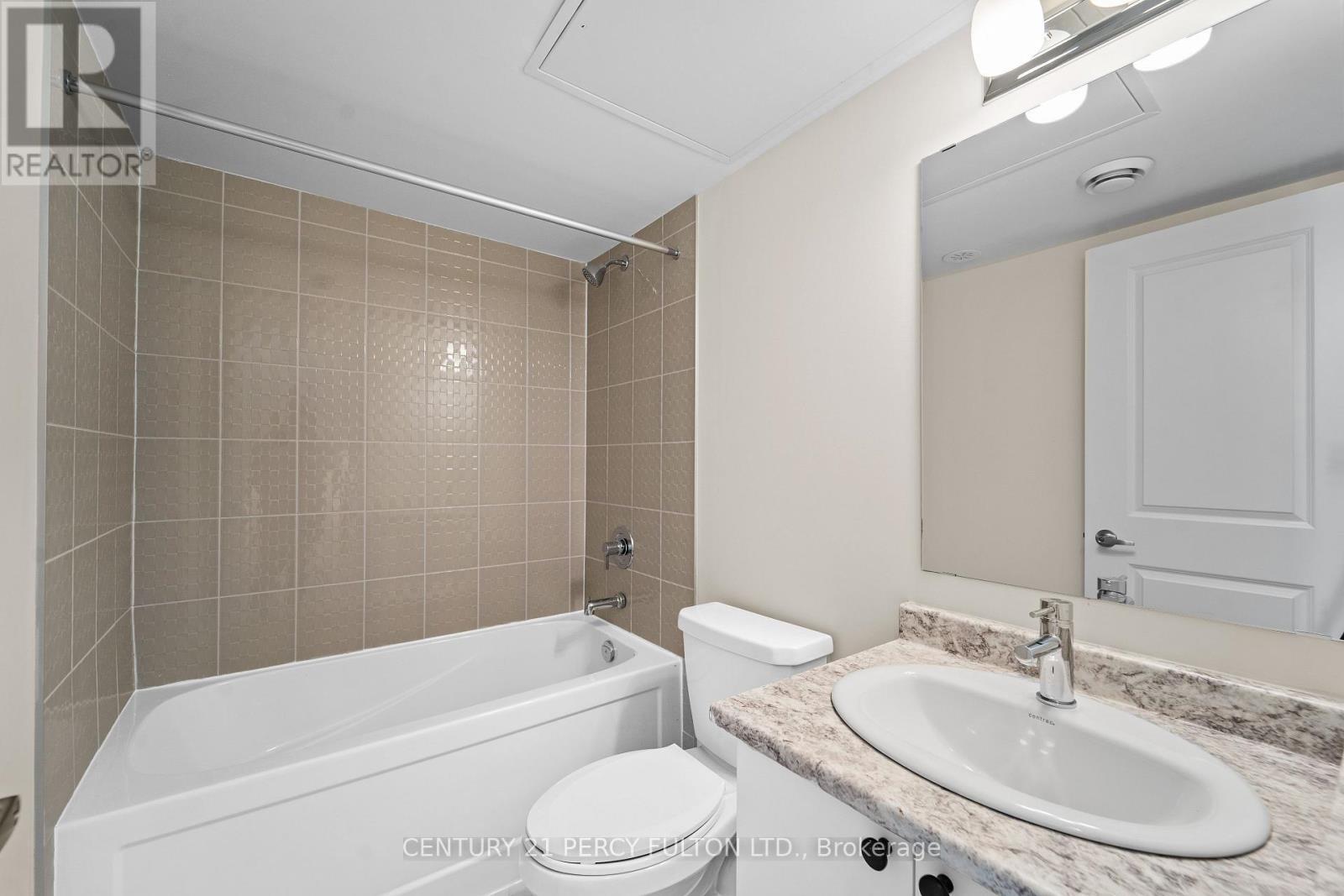 15 - 10 Liben Way E, Toronto, ON - Indoor Photo Showing Bathroom