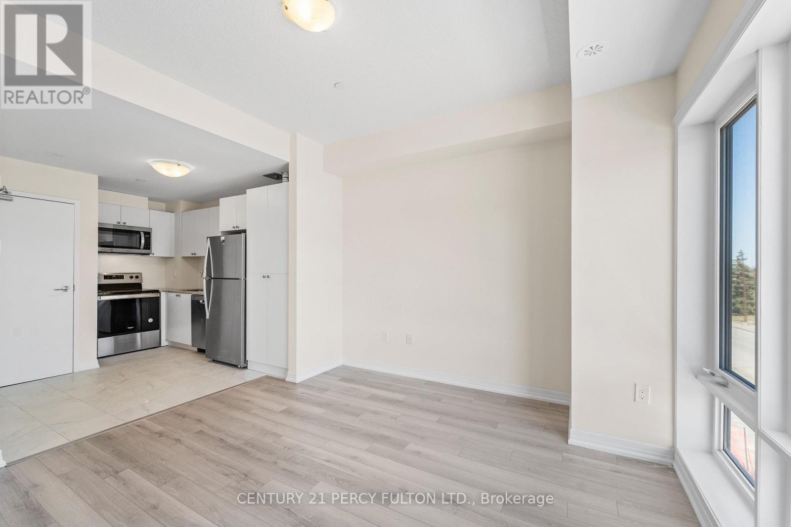 15 - 10 Liben Way E, Toronto, ON - Indoor Photo Showing Kitchen