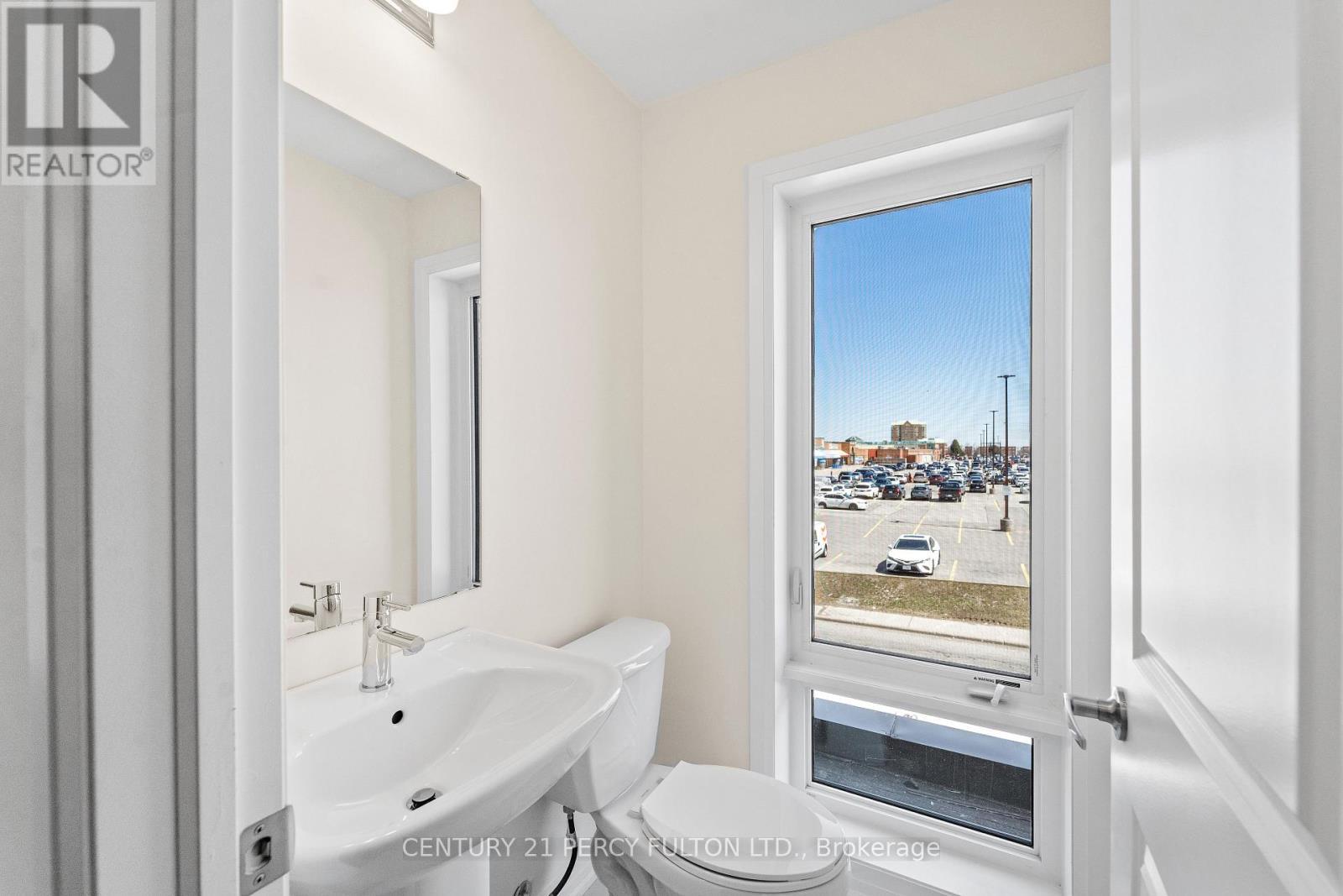 15 - 10 Liben Way E, Toronto, ON - Indoor Photo Showing Bathroom