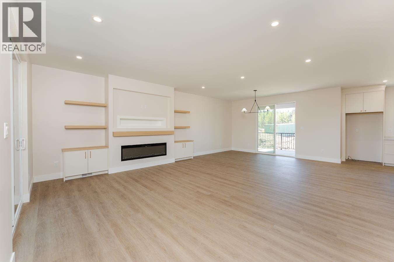 5089 Headlands Heights, Prince George, BC - Indoor Photo Showing Living Room