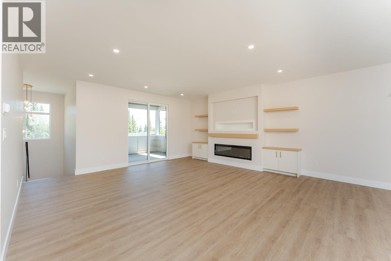 5089 Headlands Heights, Prince George, BC - Indoor Photo Showing Living Room