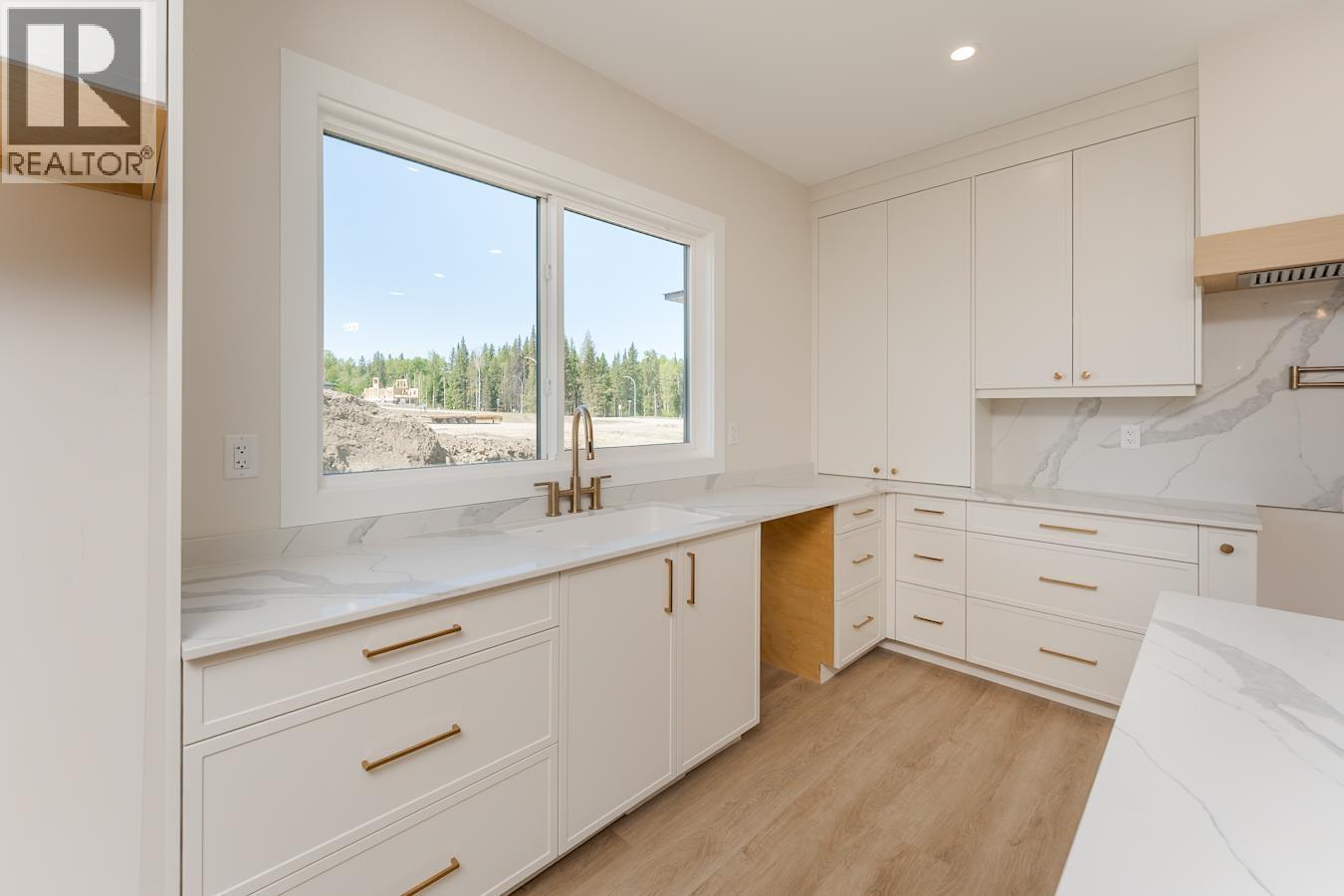 5089 Headlands Heights, Prince George, BC - Indoor Photo Showing Kitchen