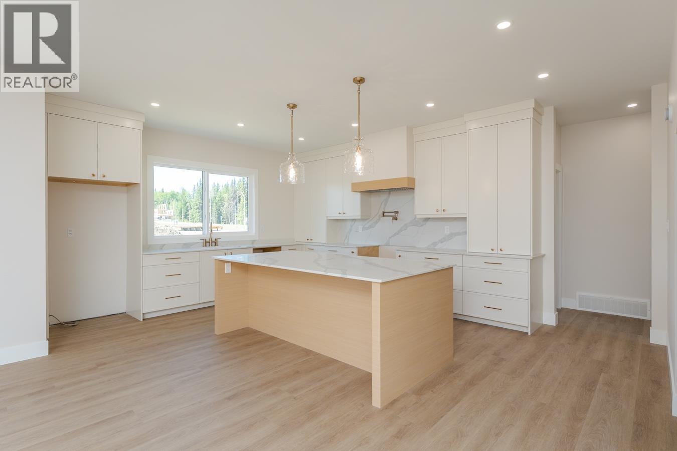 5089 Headlands Heights, Prince George, BC - Indoor Photo Showing Kitchen