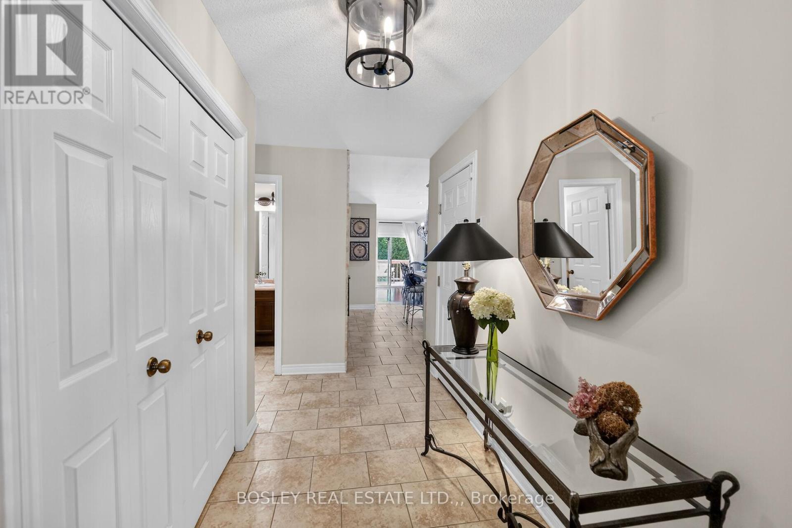 Great entrance hall - Unit 12 - 7 Gibson Place, St. Catharines (Downtown), ON - Indoor Photo Showing Other Room