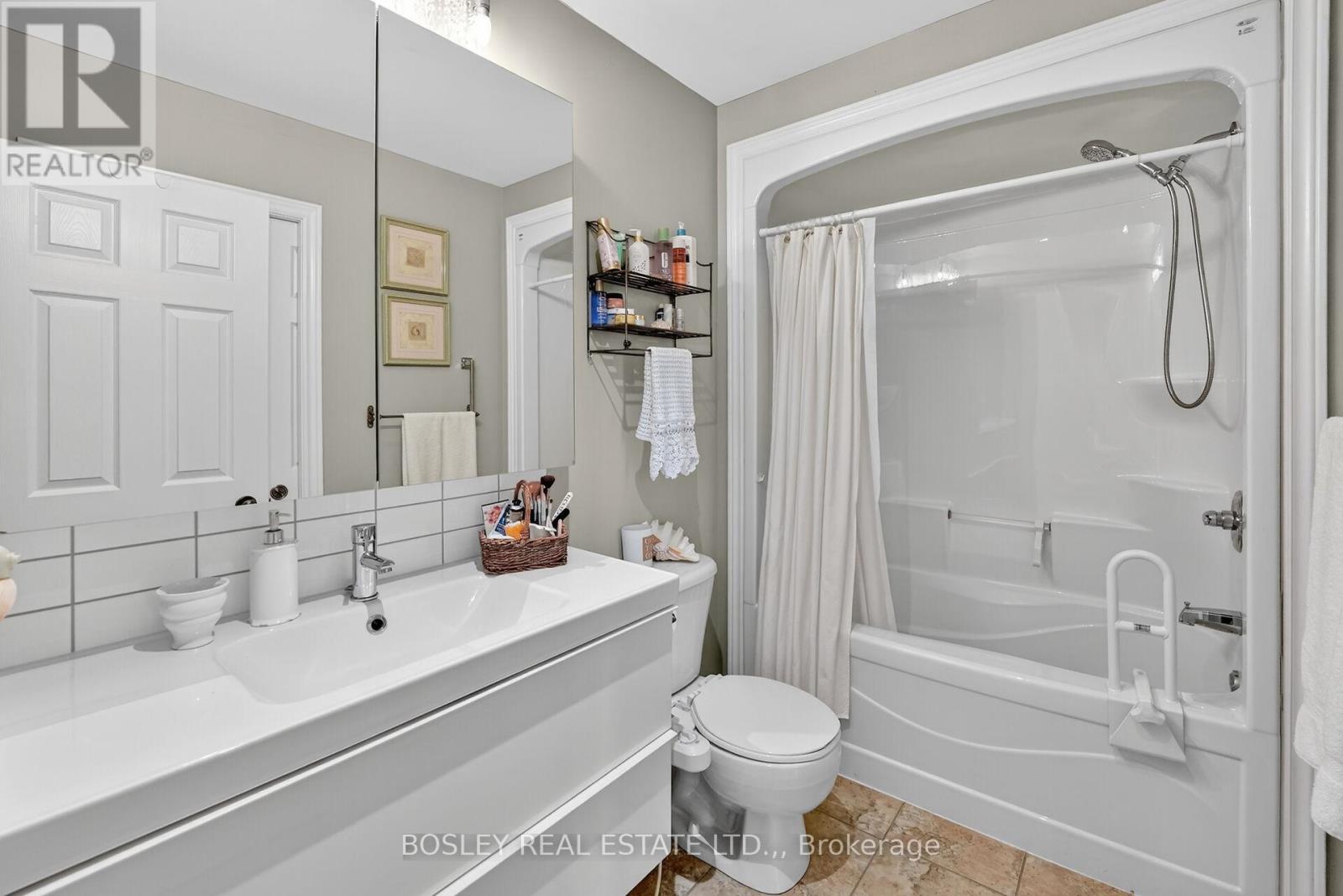 4 pce bathroom/ ensuite - Unit 12 - 7 Gibson Place, St. Catharines (Downtown), ON - Indoor Photo Showing Bathroom