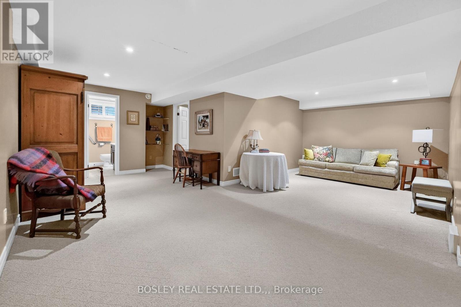 Lower level rec room - Unit 12 - 7 Gibson Place, St. Catharines (Downtown), ON - Indoor
