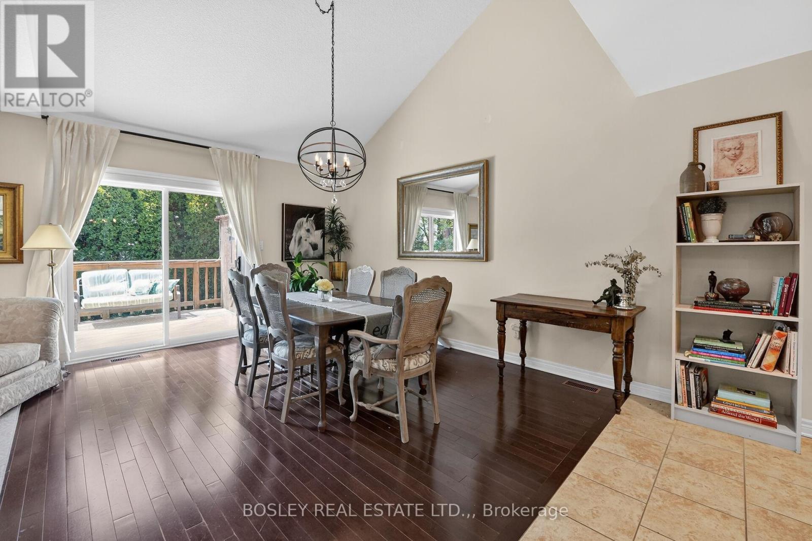 Dining room with vaulted ceiling - Unit 12 - 7 Gibson Place, St. Catharines (Downtown), ON - Indoor Photo Showing Other Room