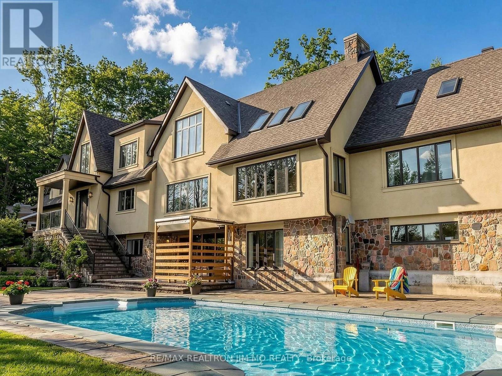 1785 Davis Drive W, King, ON