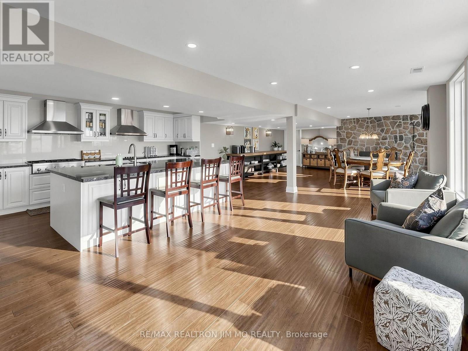 1785 Davis Drive W, King, ON